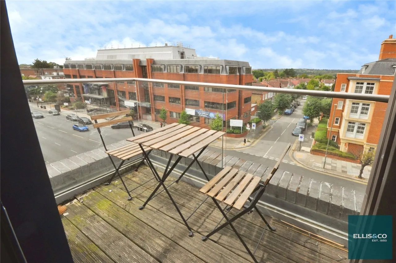 High Road, North Finchley, N12, photo 2