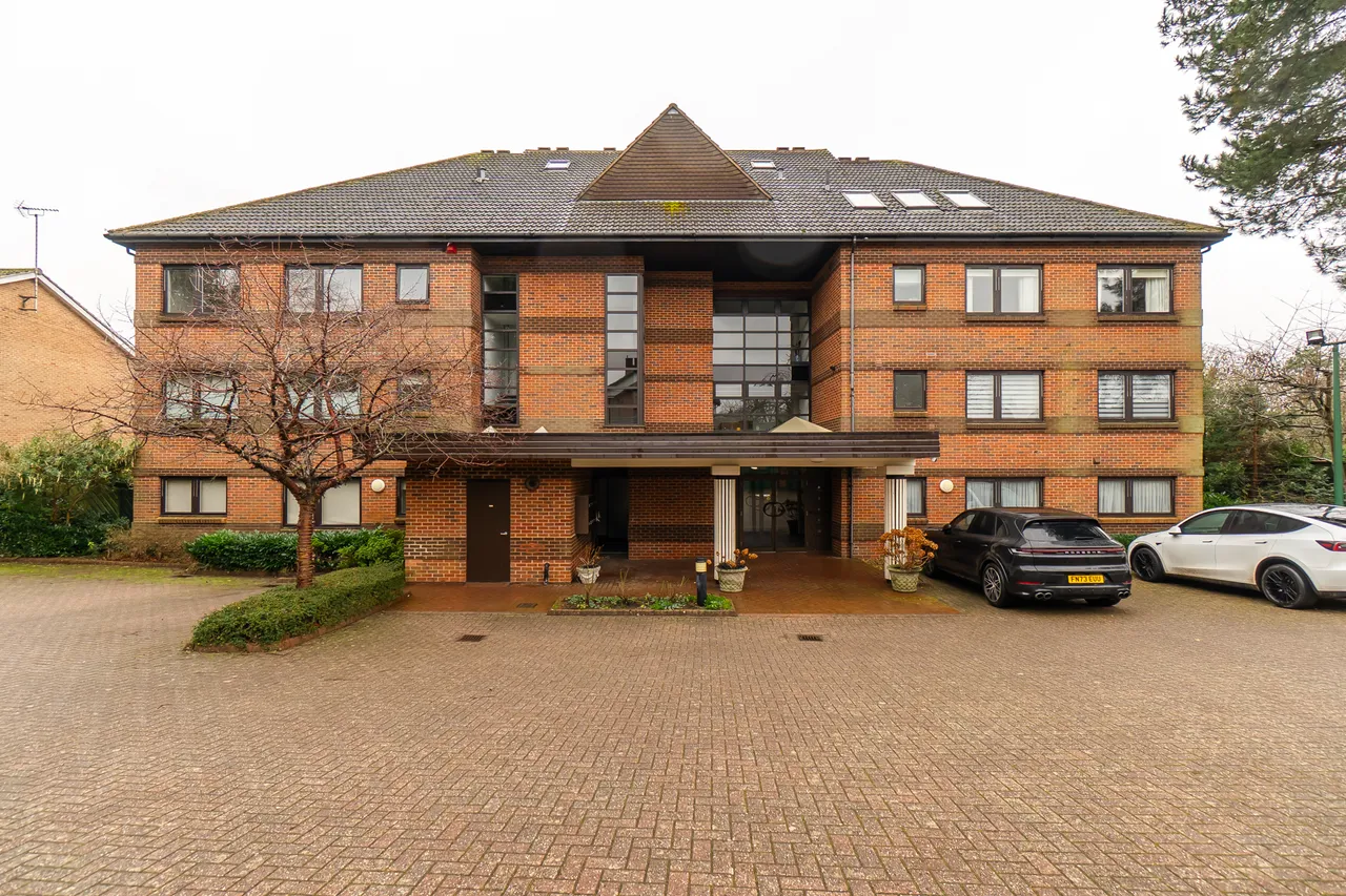 2 bed flat for sale — Flat 10, Hawthorne Court 1b Hawthorne Drive, Leicester, LE5 6DL
