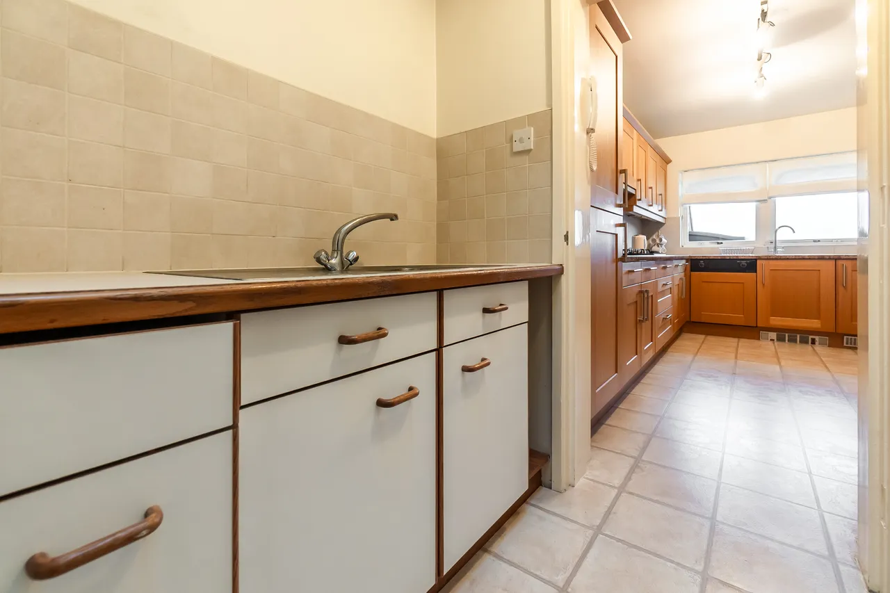 Flat 10, Hawthorne Court 1b Hawthorne Drive, Leicester, LE5 6DL, photo 12