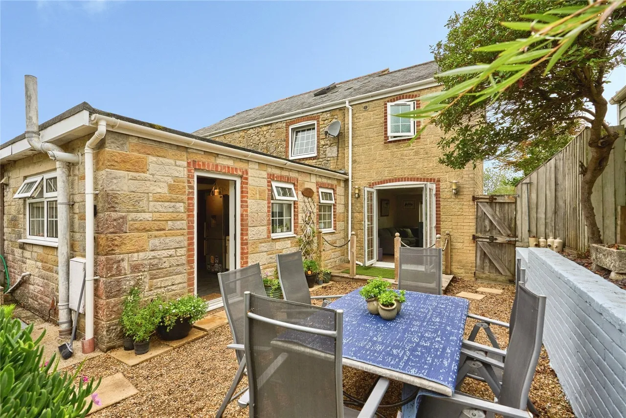 Wyatts Lane, Cowes, PO31, photo 3