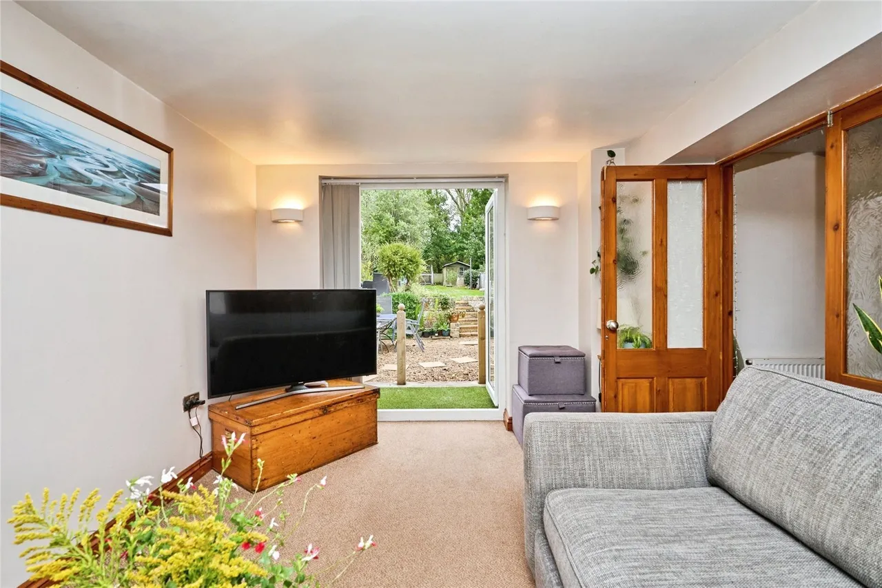 Wyatts Lane, Cowes, PO31, photo 8