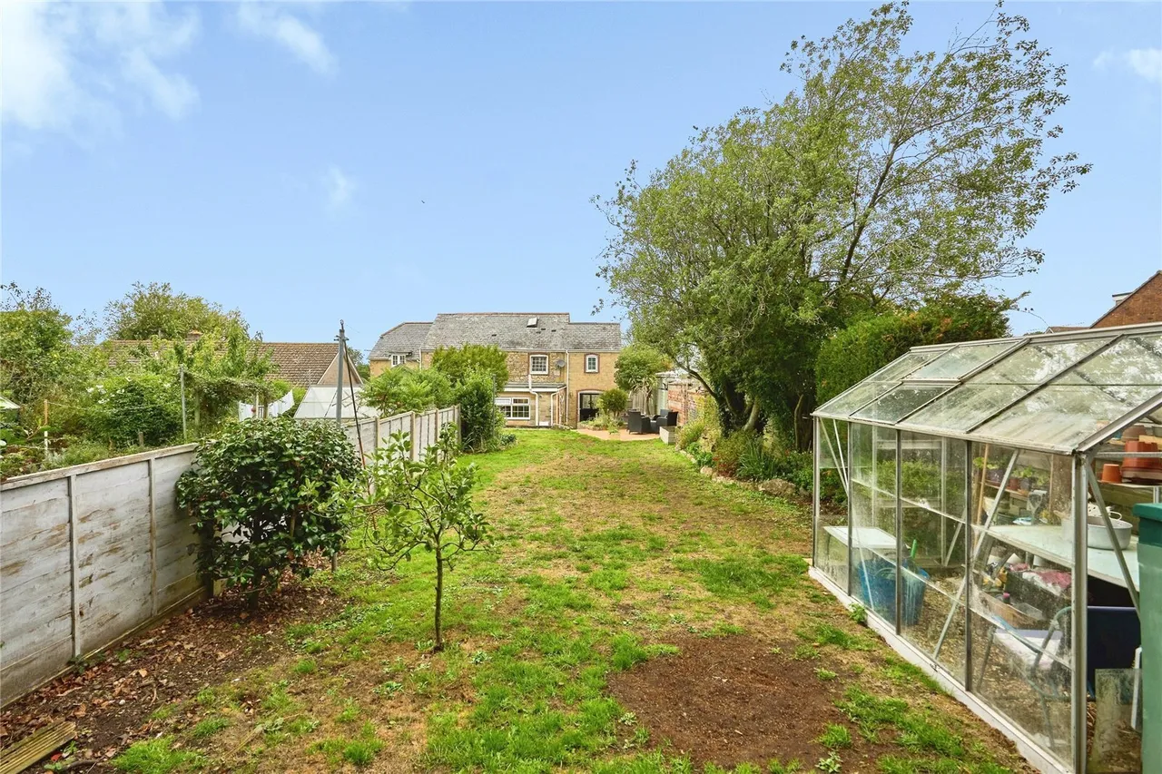 Wyatts Lane, Cowes, PO31, photo 4