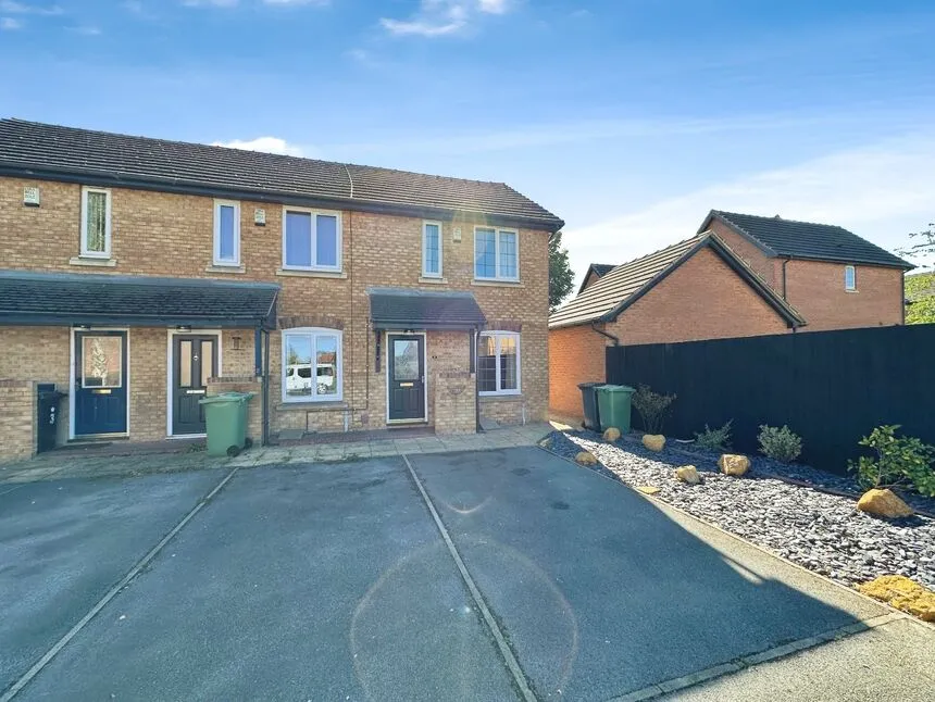 2 bed house to rent — Suffield Close, Morley, Leeds, LS27