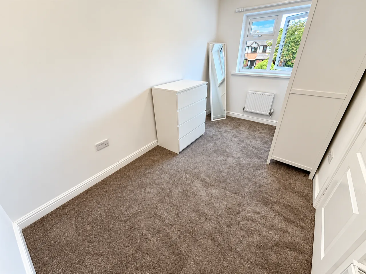 Simons Close, Sale, M33, photo 14