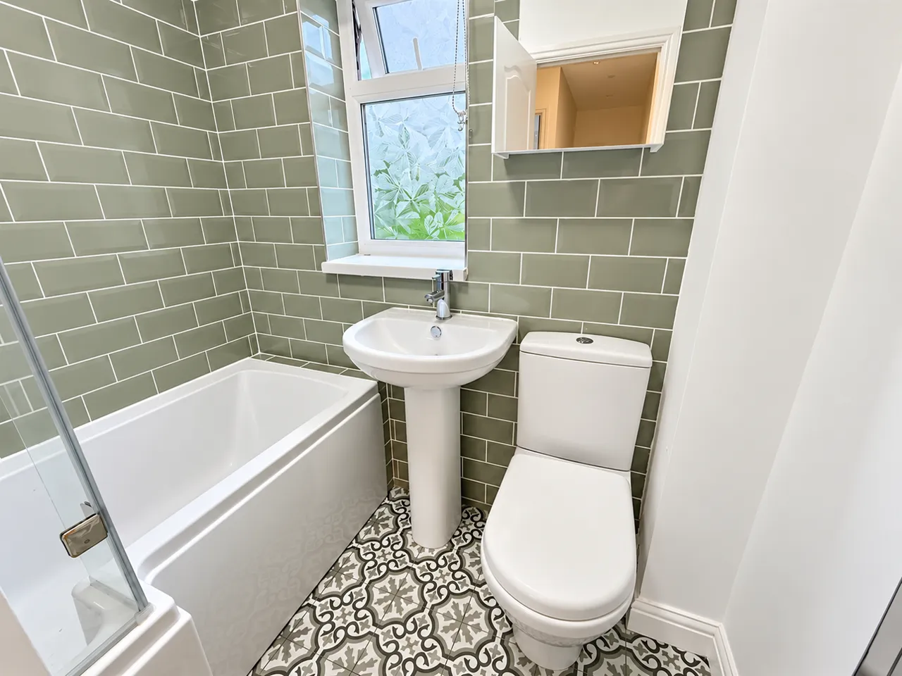 Simons Close, Sale, M33, photo 9