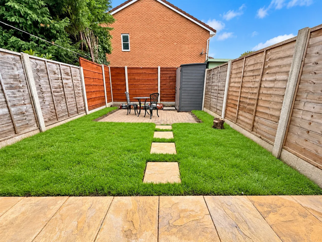 Simons Close, Sale, M33, photo 5