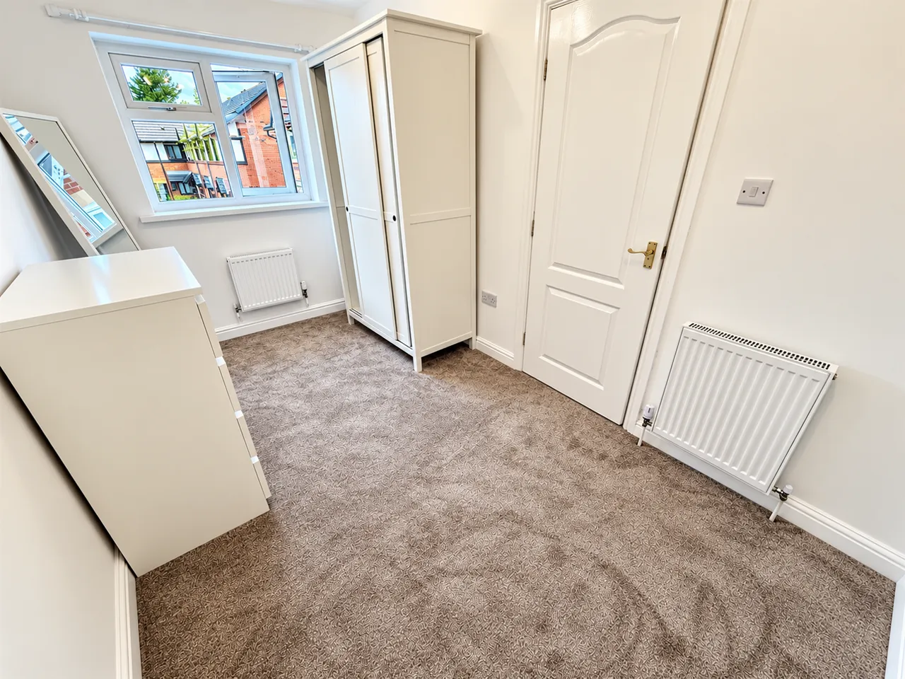 Simons Close, Sale, M33, photo 15