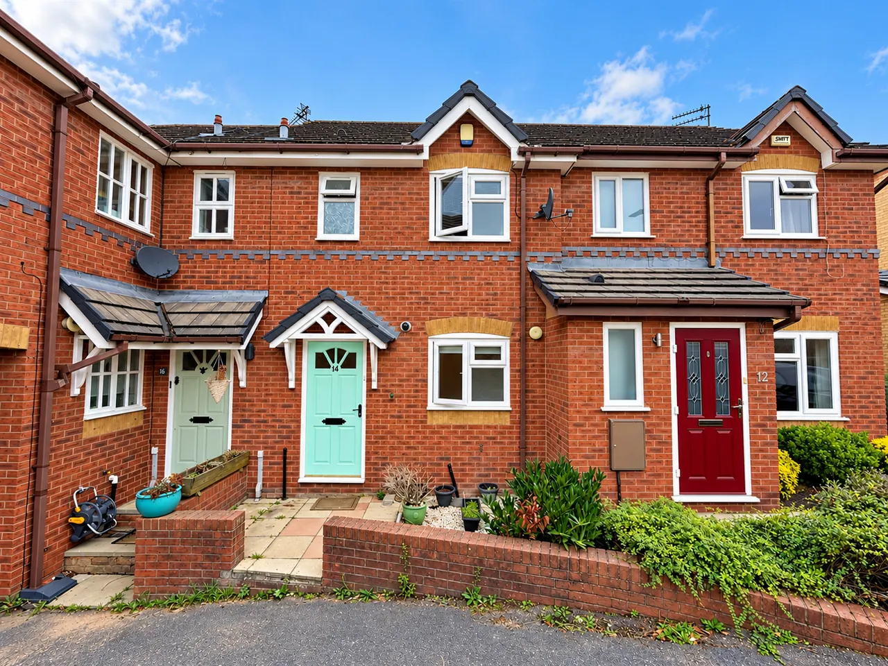 2 bed house to rent, Simons Close, Sale, M33