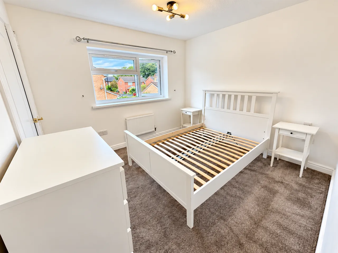 Simons Close, Sale, M33, photo 12
