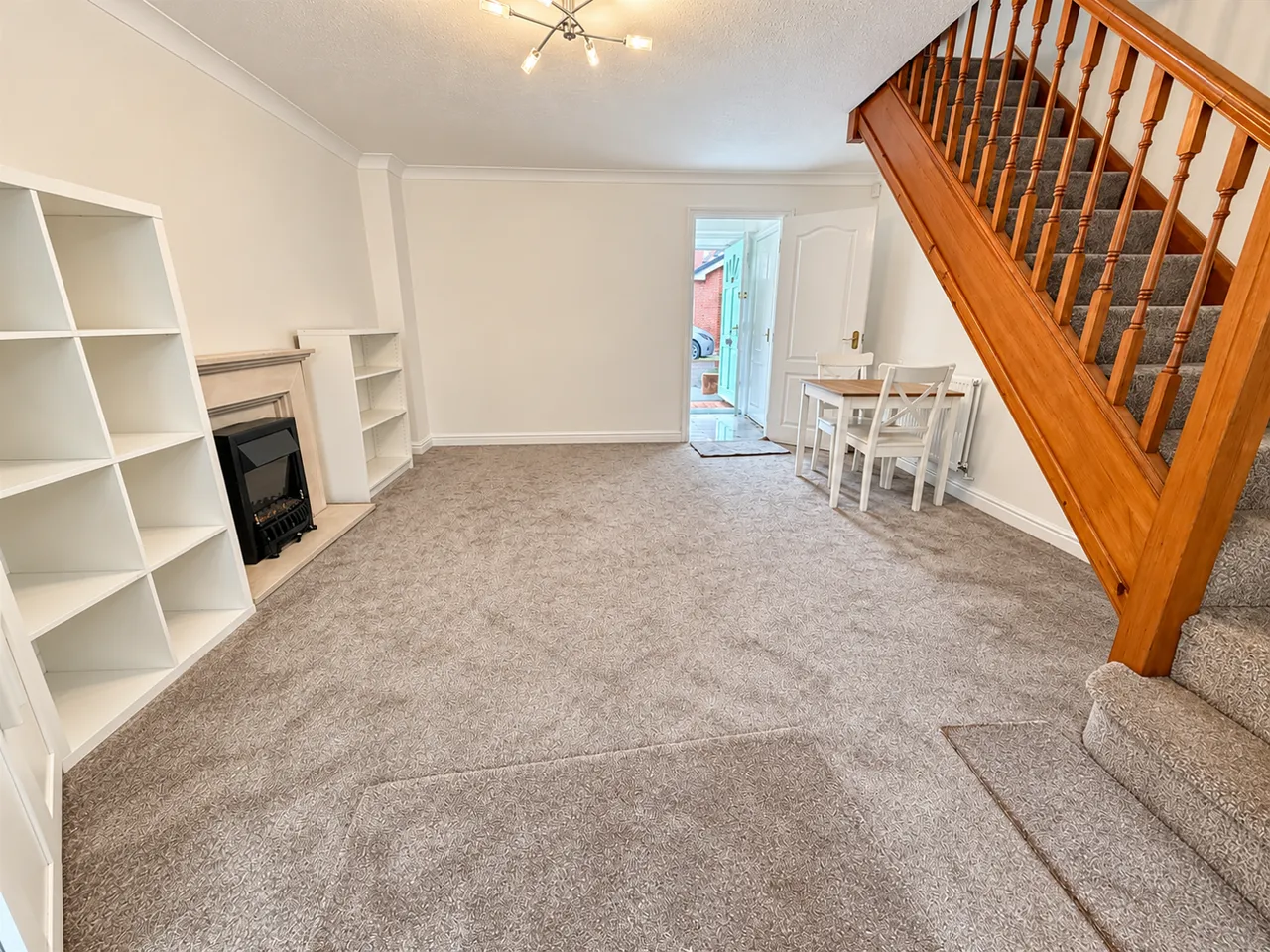 Simons Close, Sale, M33, photo 7