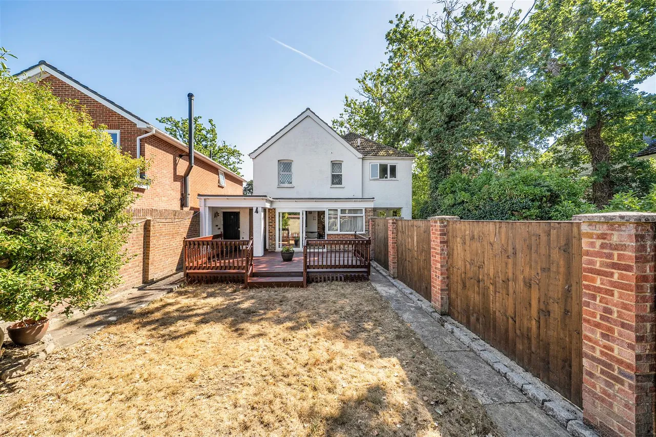 Mytchett Road, Mytchett, photo 16