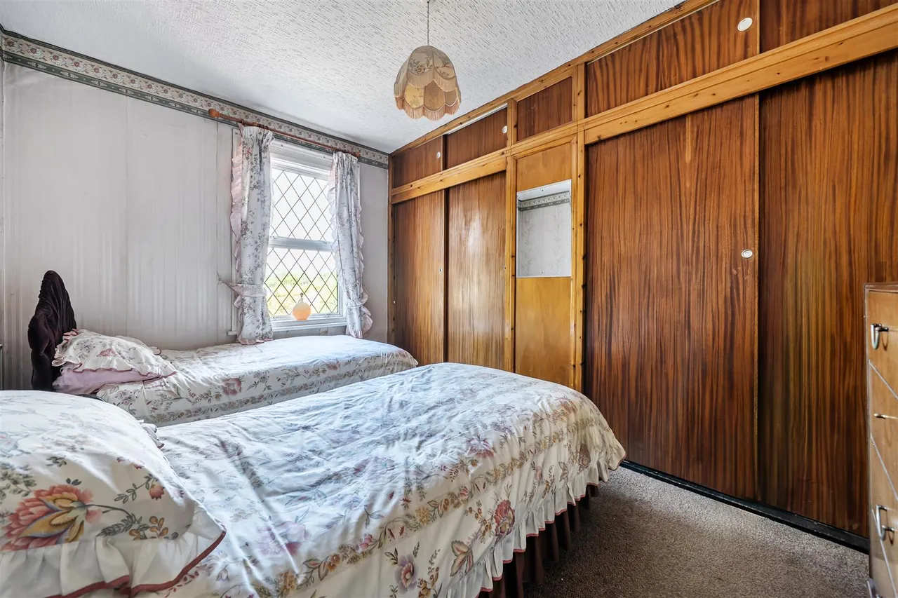 Mytchett Road, Mytchett, photo 10