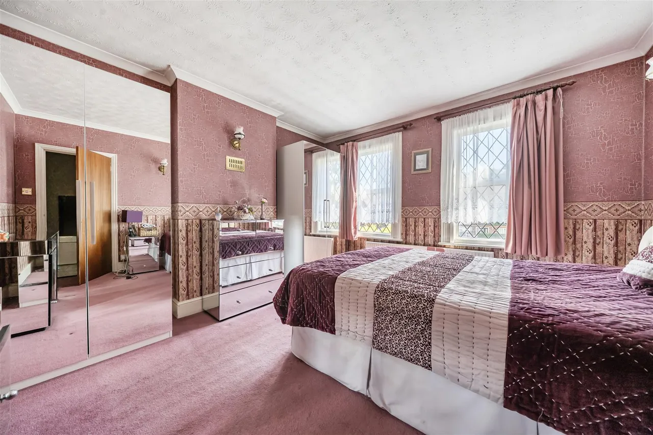 Mytchett Road, Mytchett, photo 7