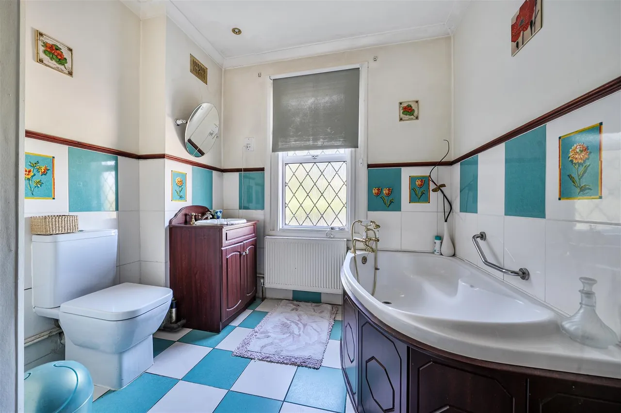 Mytchett Road, Mytchett, photo 11