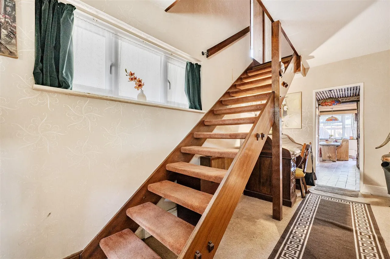 Mytchett Road, Mytchett, photo 19