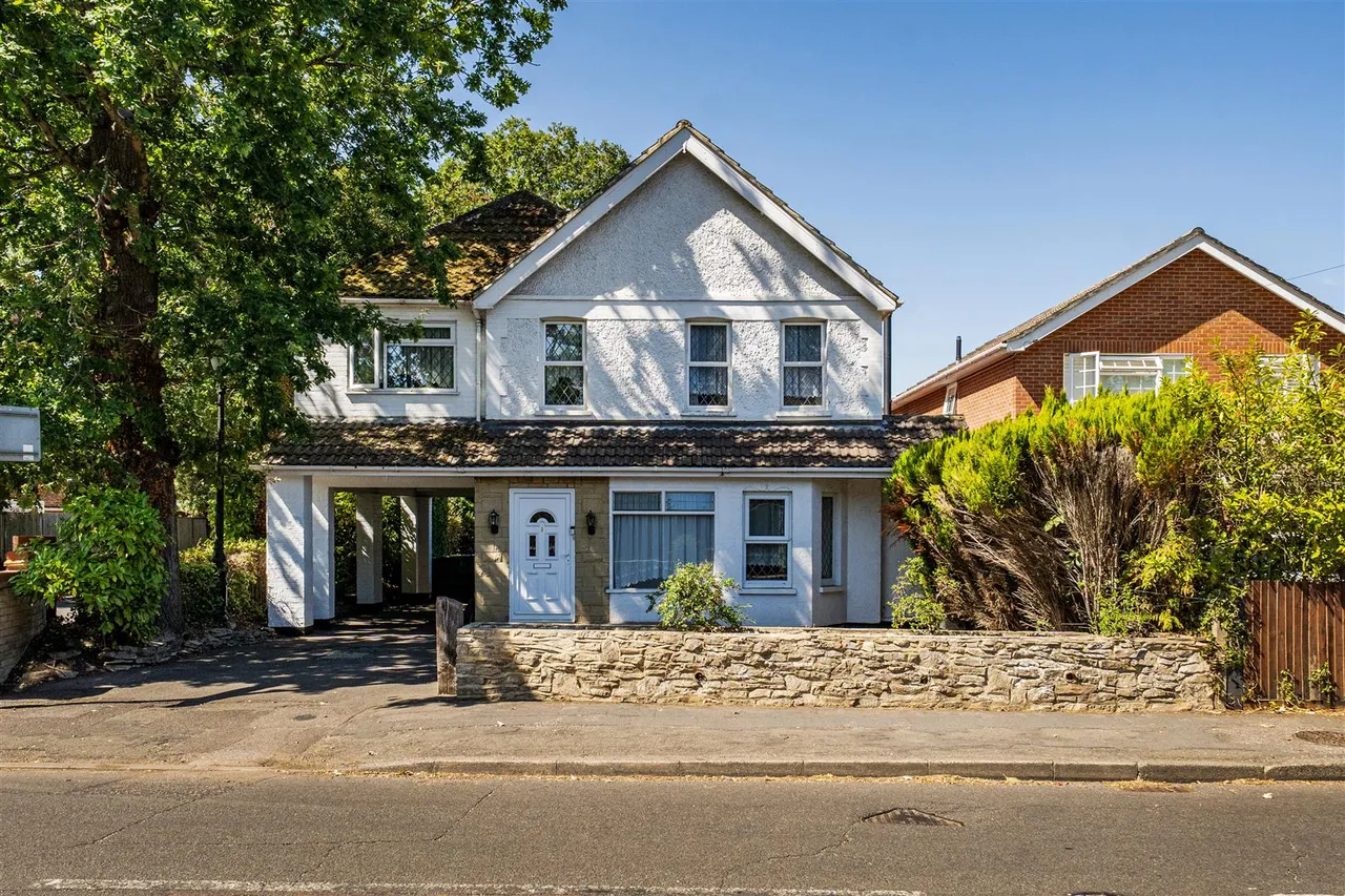 Mytchett Road, Mytchett, photo 22