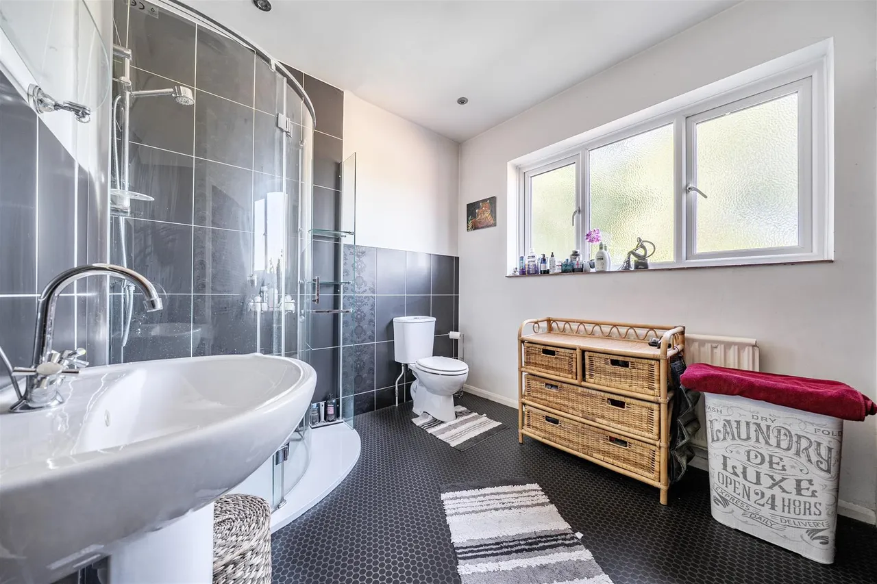 Mytchett Road, Mytchett, photo 8
