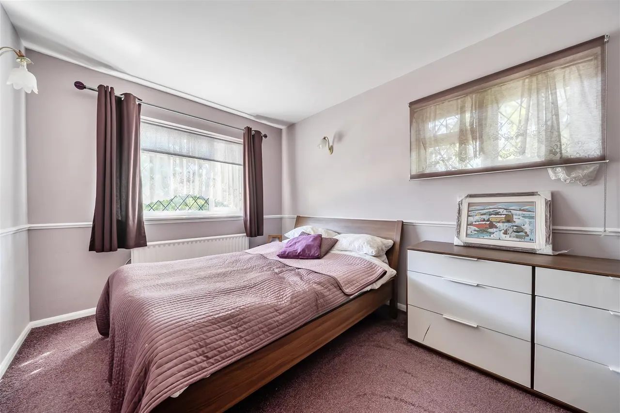 Mytchett Road, Mytchett, photo 9