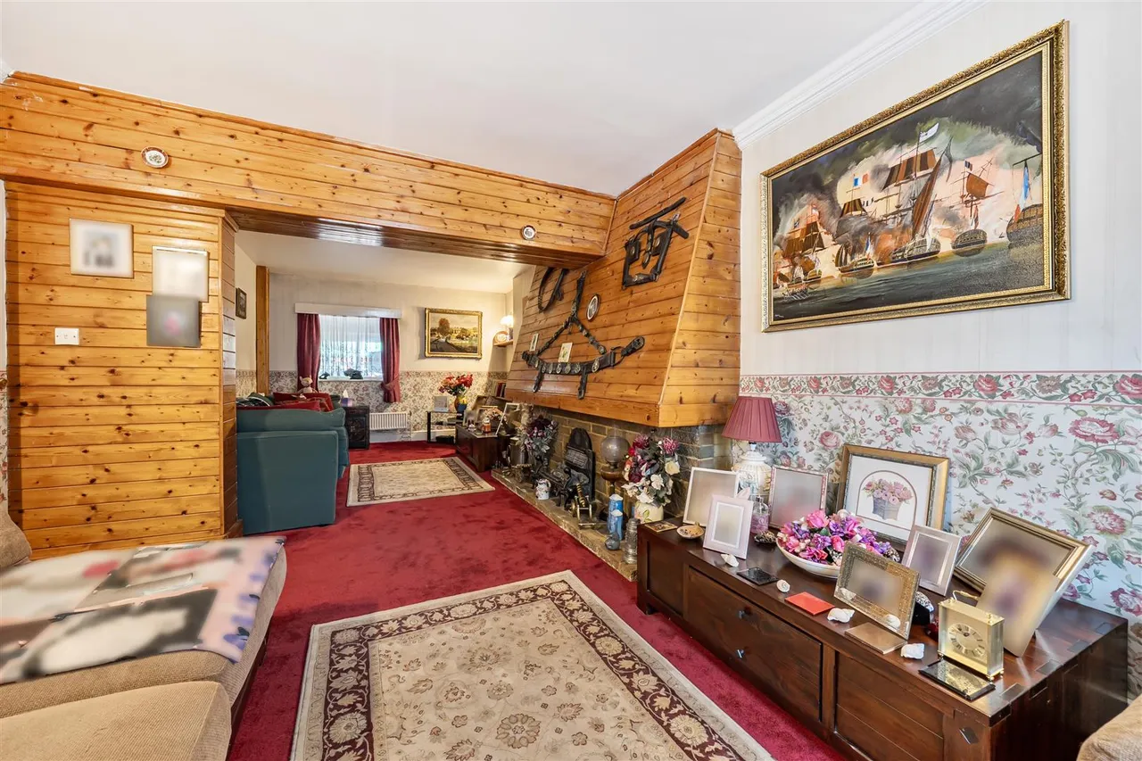 Mytchett Road, Mytchett, photo 3