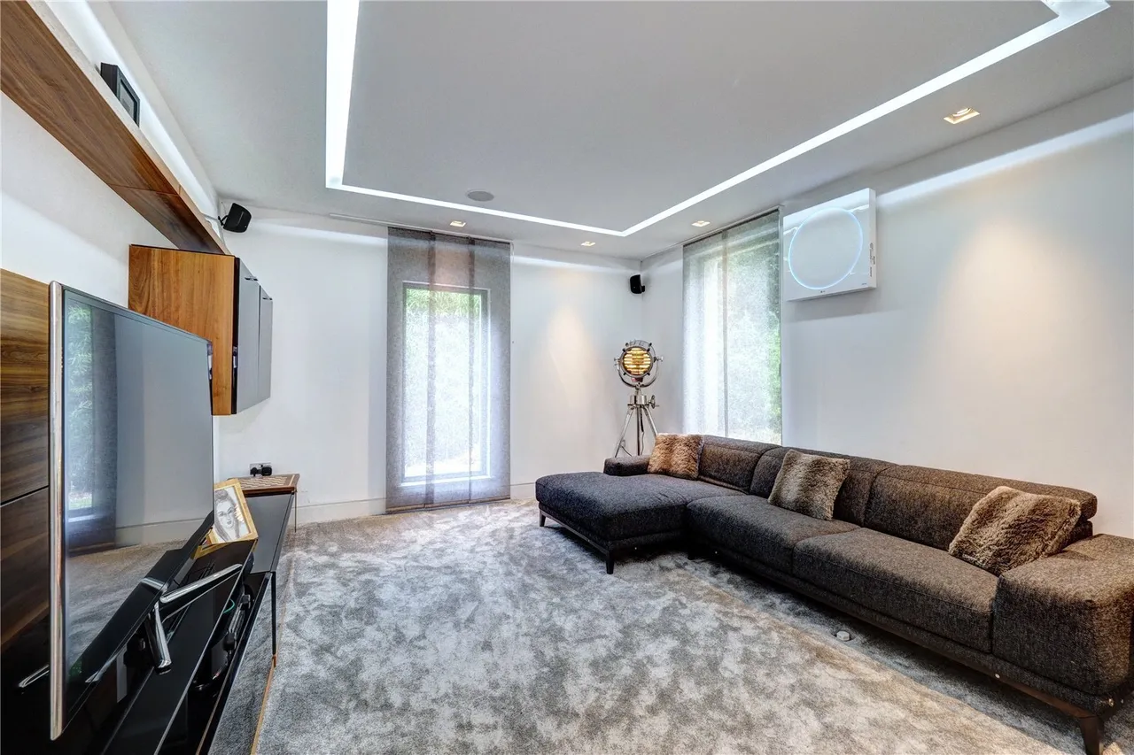 Macclesfield Road, Prestbury, SK10, photo 12