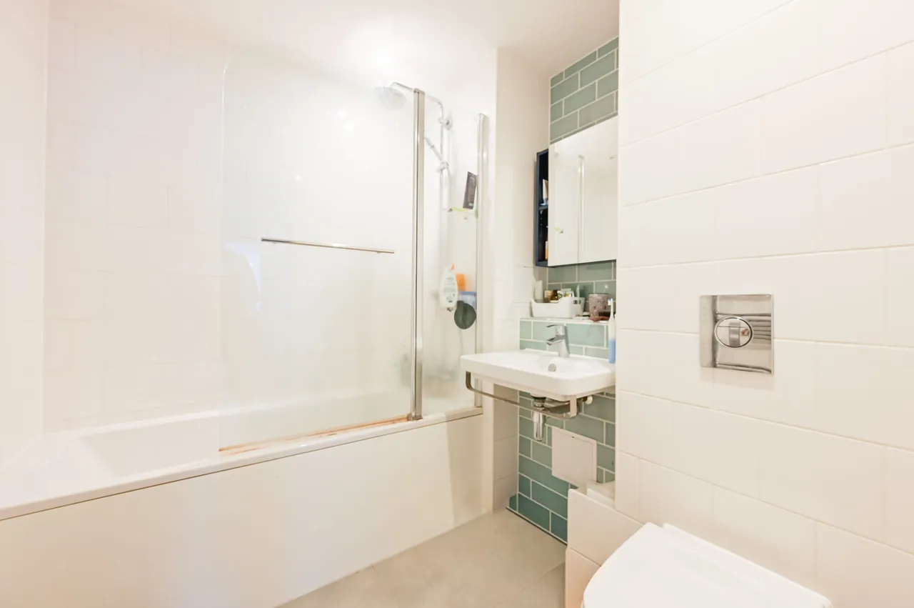 66 Discovery Tower, 1 Terry Spinks Place, London, photo 6