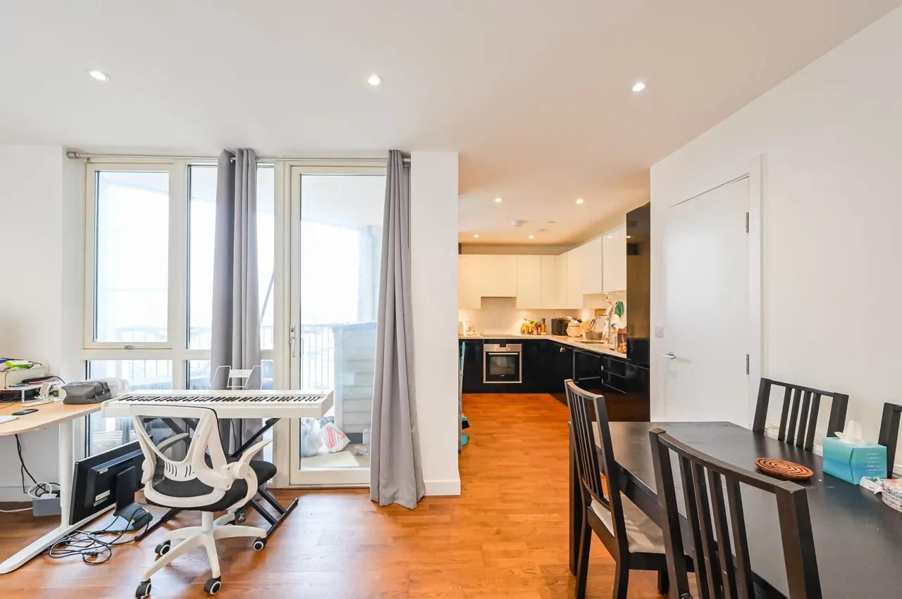 66 Discovery Tower, 1 Terry Spinks Place, London, photo 12