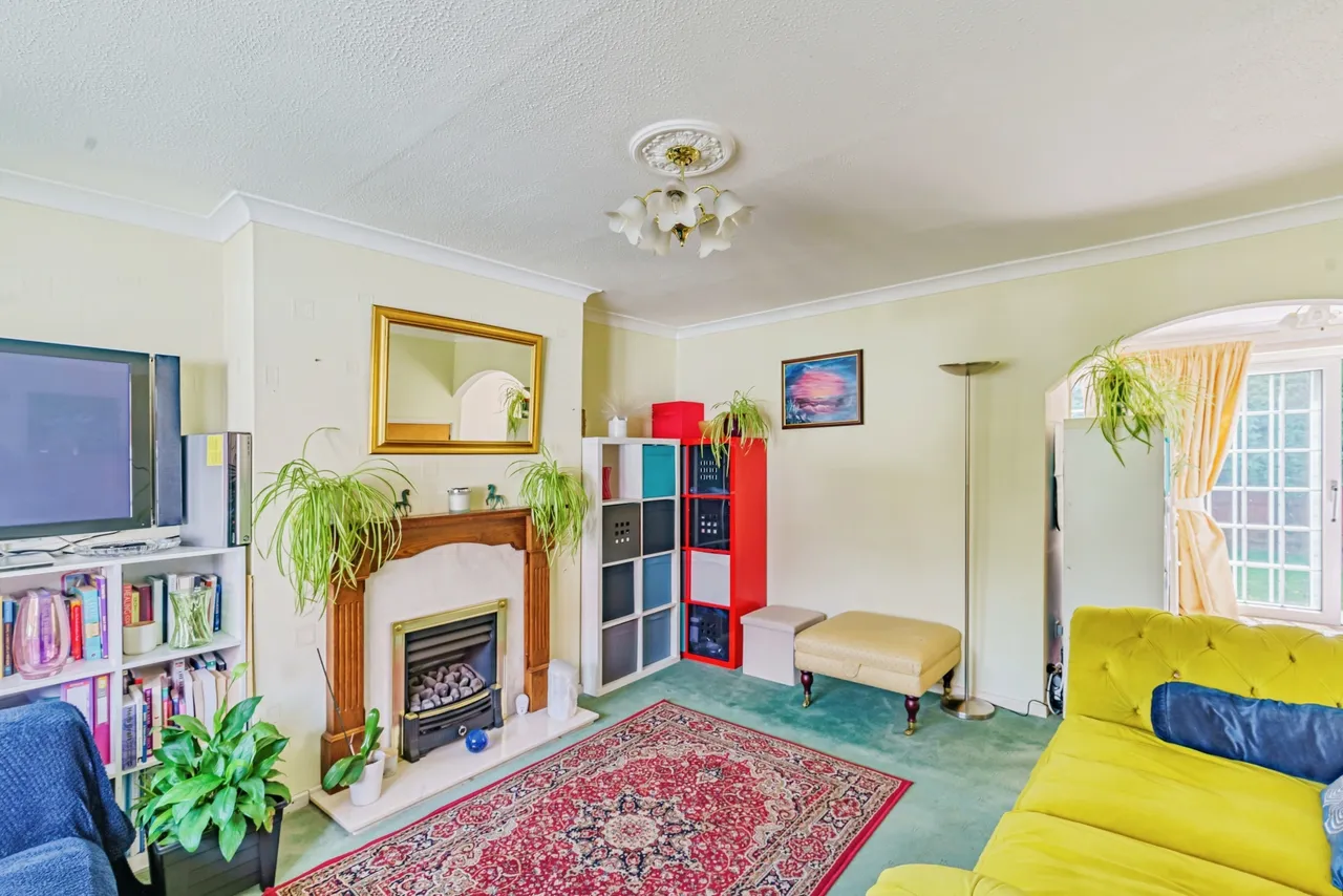 Lyndhurst Close, Crawley, RH11, photo 3