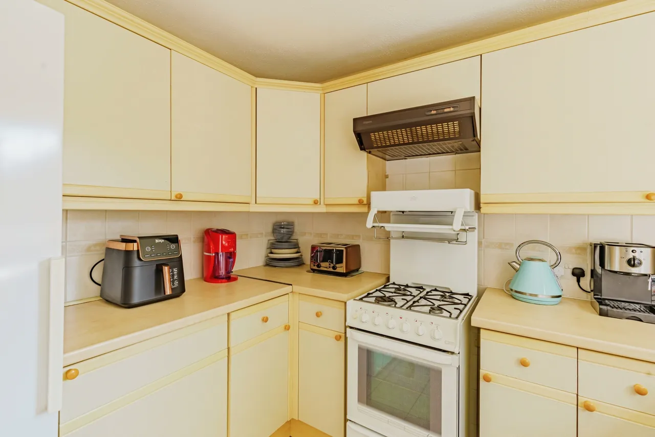 Lyndhurst Close, Crawley, RH11, photo 6