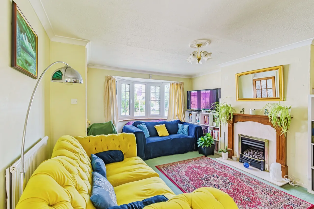 Lyndhurst Close, Crawley, RH11, photo 2