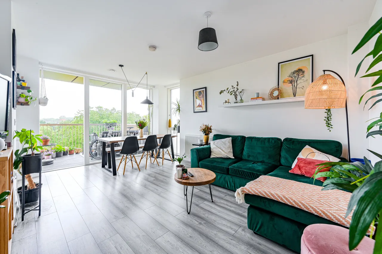 1 bed flat for sale — Flat 118, Dixie Court, Adenmore Road, London