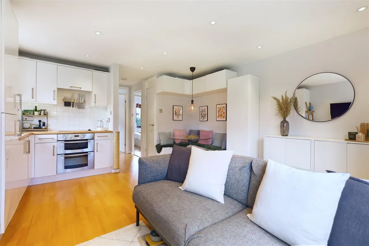 Manor Fields, Horsham, West Sussex RH13 6SB, photo 6