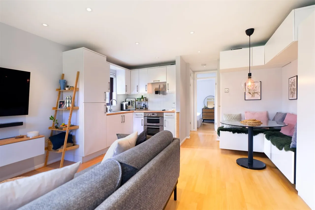 Manor Fields, Horsham, West Sussex RH13 6SB, photo 8
