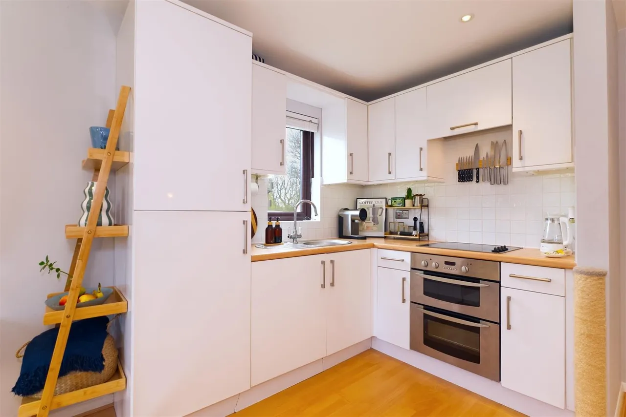 Manor Fields, Horsham, West Sussex RH13 6SB, photo 7