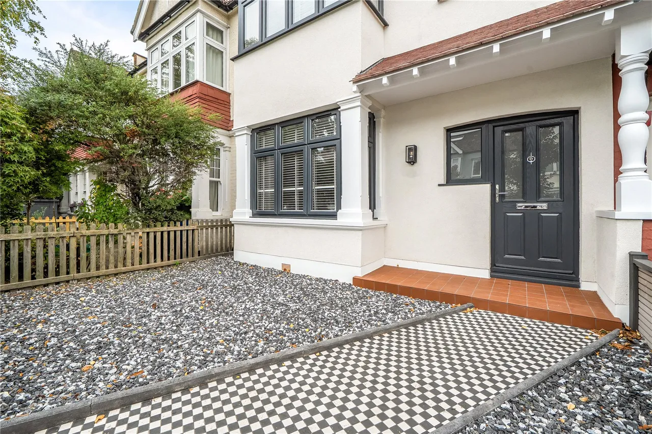 Claygate Road, London, W13, photo 27