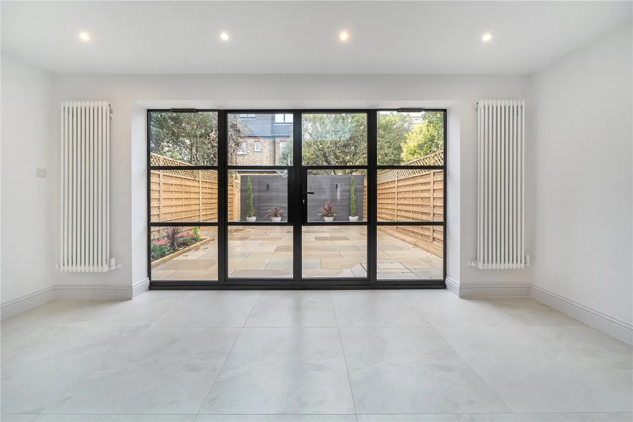 Claygate Road, London, W13, photo 8