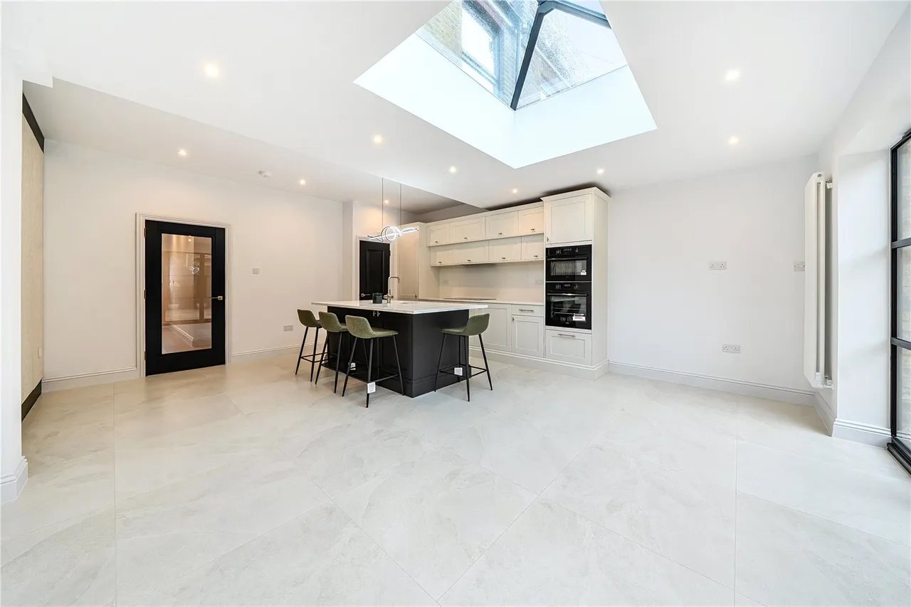 Claygate Road, London, W13, photo 9