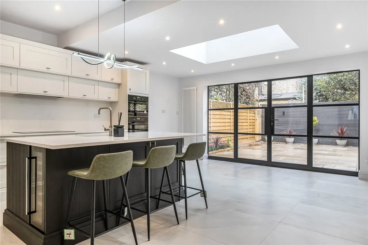 Claygate Road, London, W13, photo 10