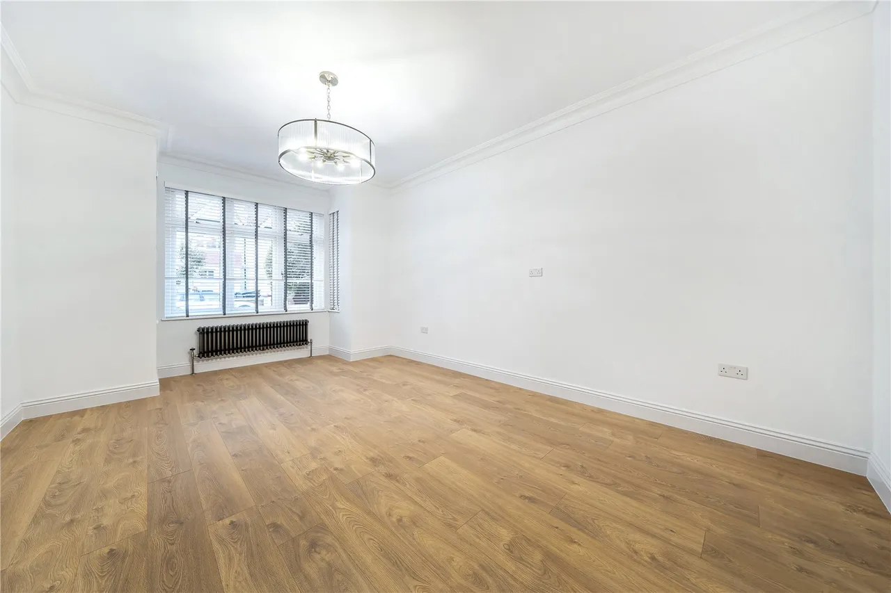 Claygate Road, London, W13, photo 16