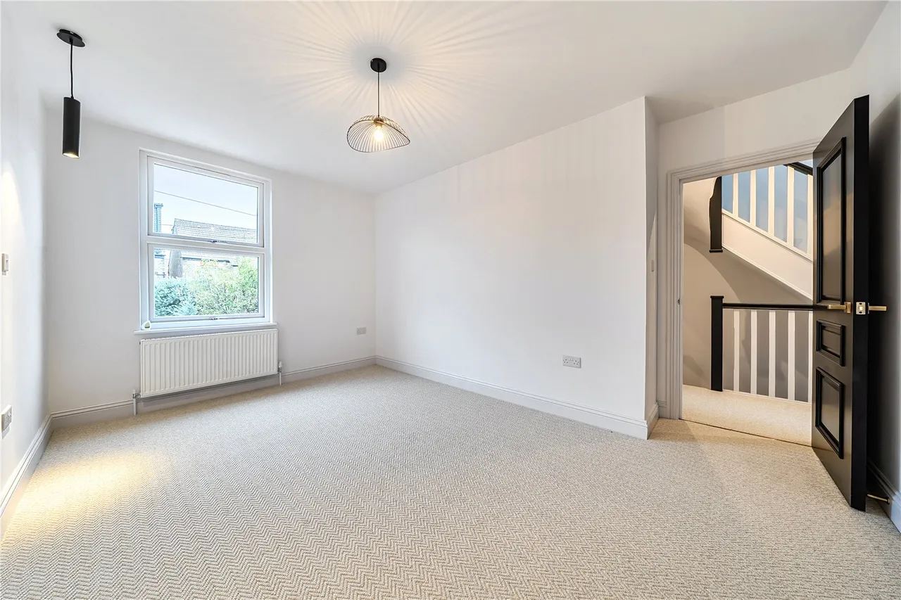 Claygate Road, London, W13, photo 22