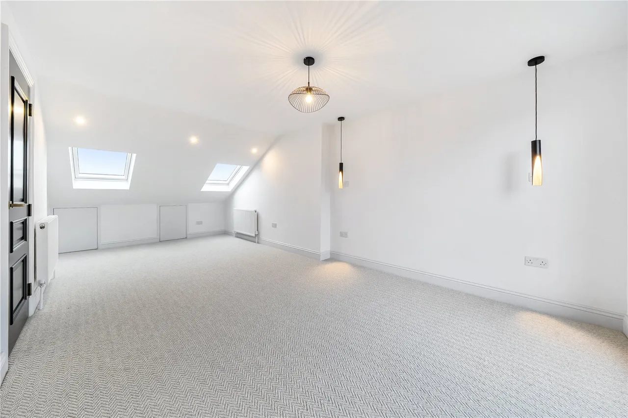 Claygate Road, London, W13, photo 17