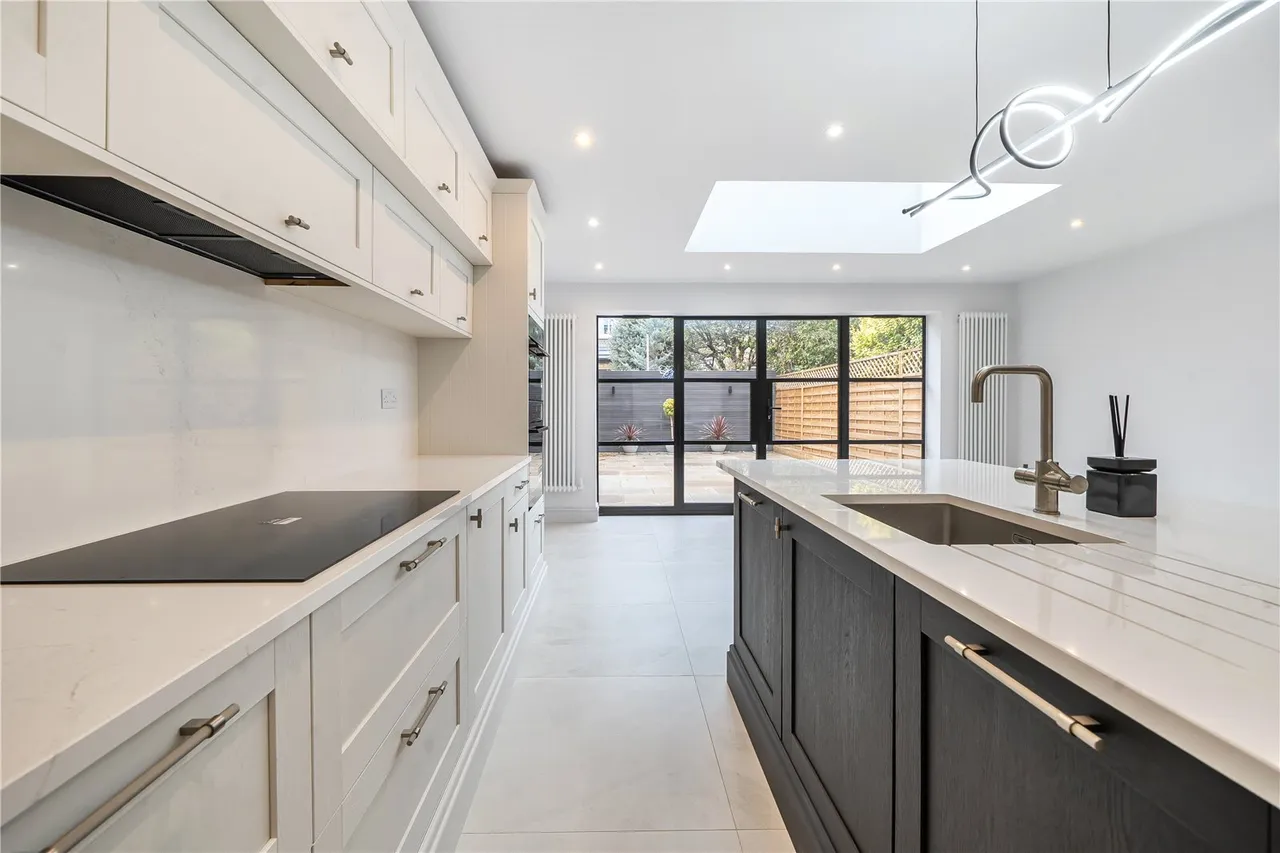 Claygate Road, London, W13, photo 12