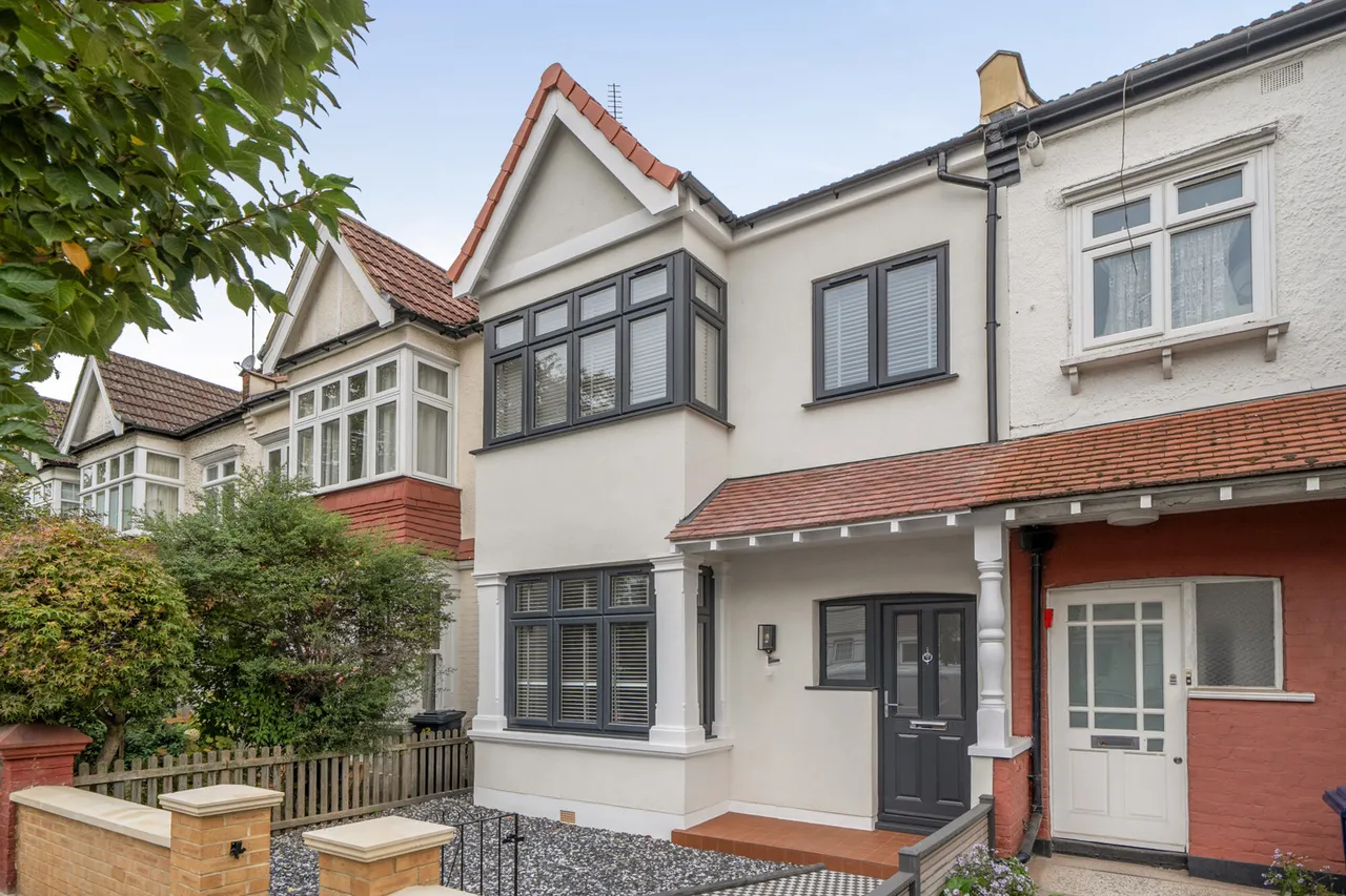 Claygate Road, London, W13, photo 26