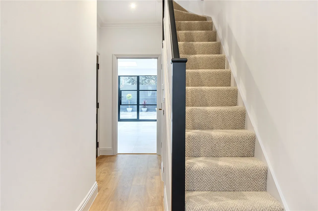 Claygate Road, London, W13, photo 15