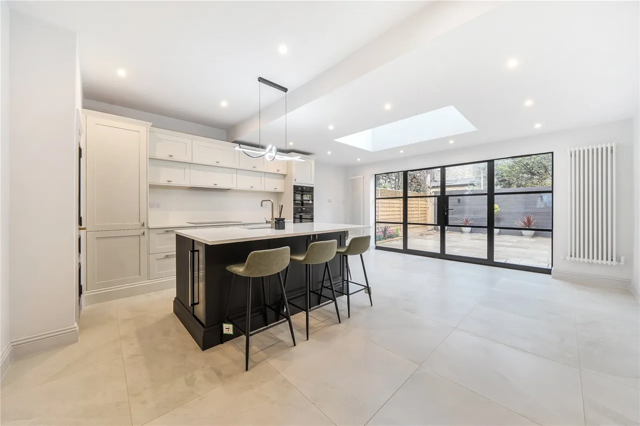 Claygate Road, London, W13, photo 2