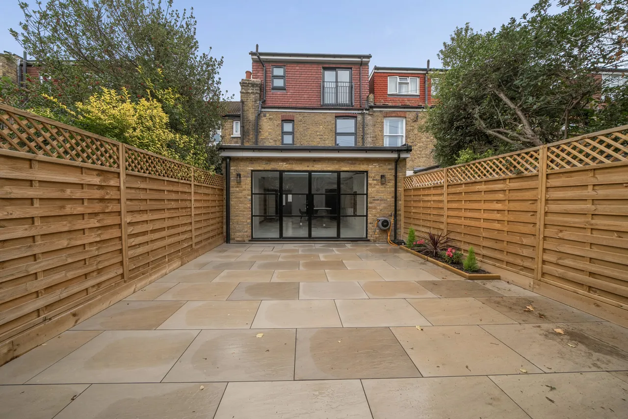 Claygate Road, London, W13, photo 25