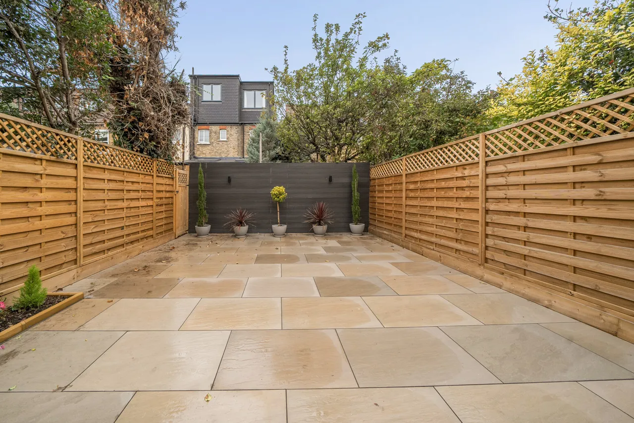 Claygate Road, London, W13, photo 20