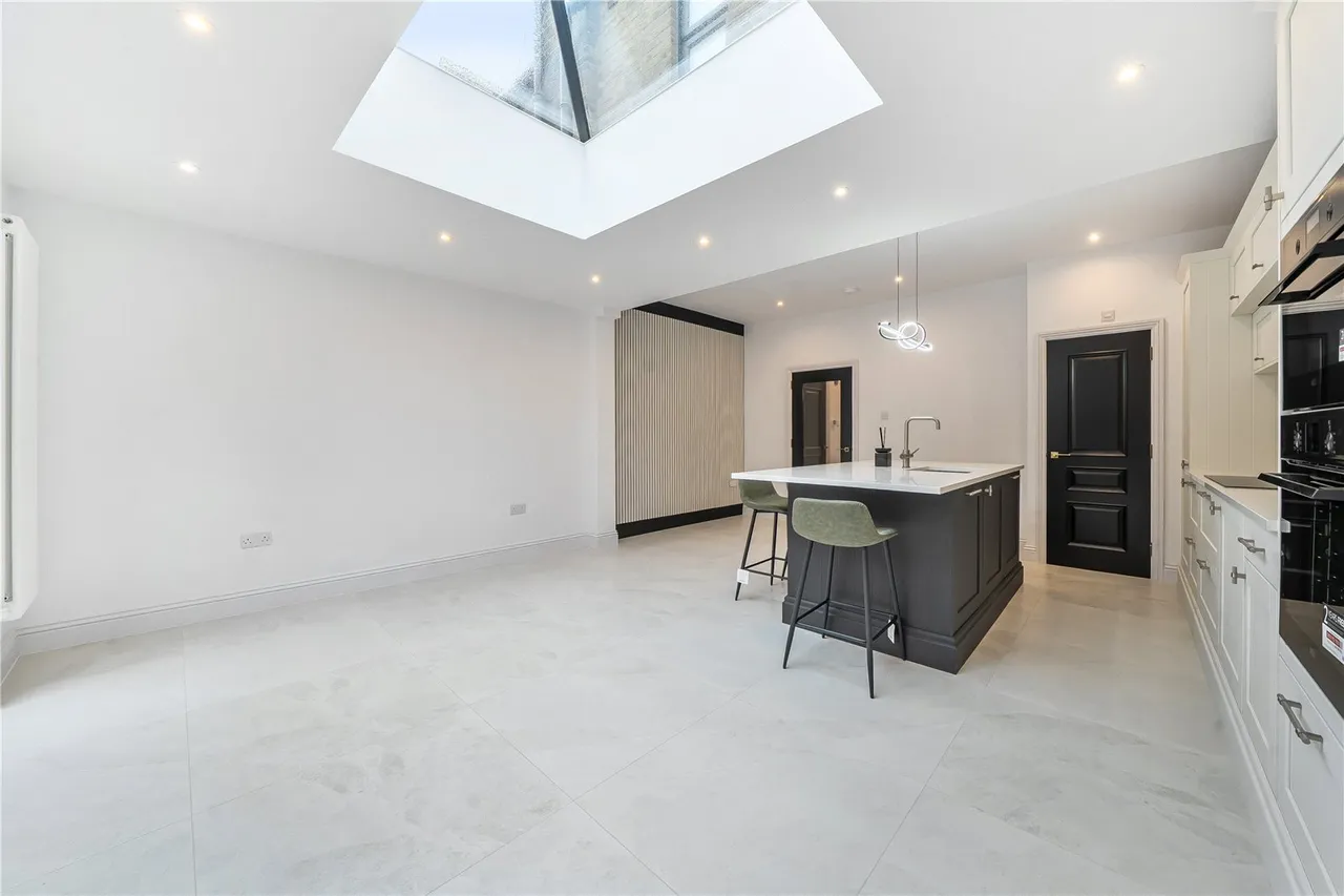 Claygate Road, London, W13, photo 11