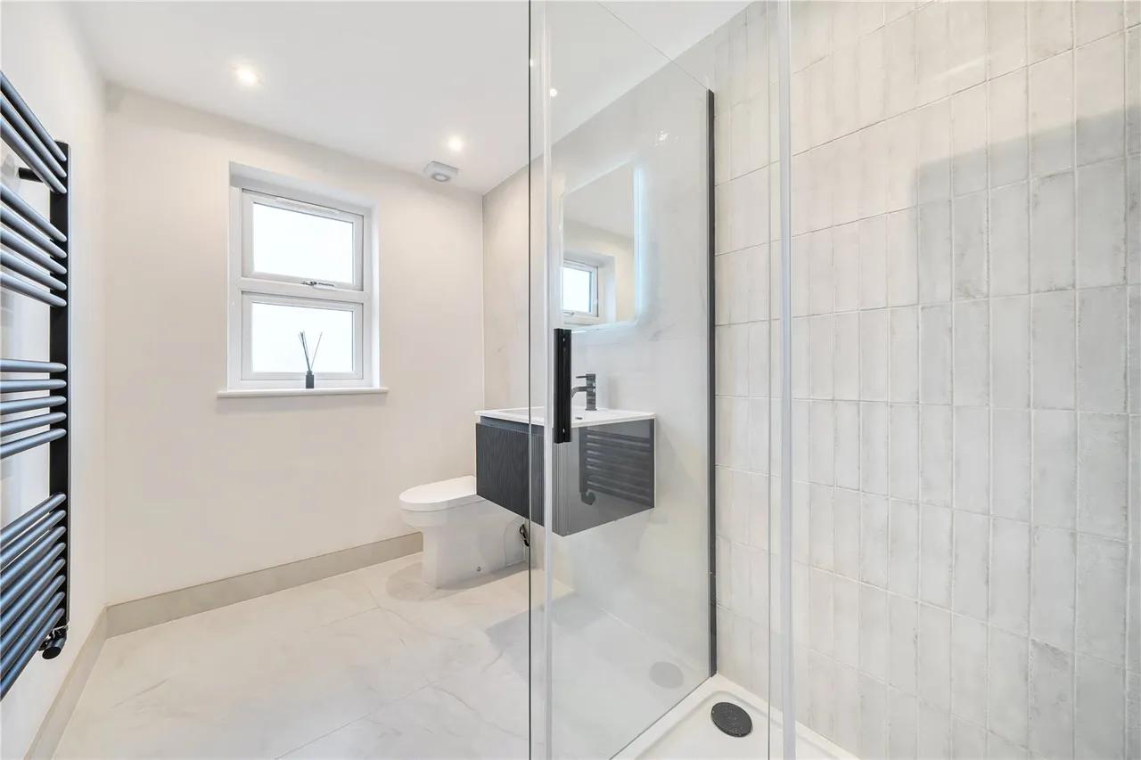 Claygate Road, London, W13, photo 14