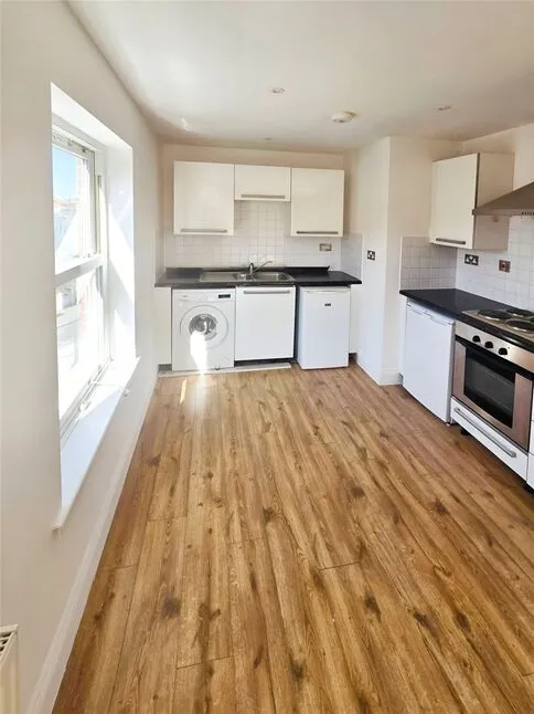 2 bed flat to rent — Chelsea Road, Southsea, Hampshire, PO5