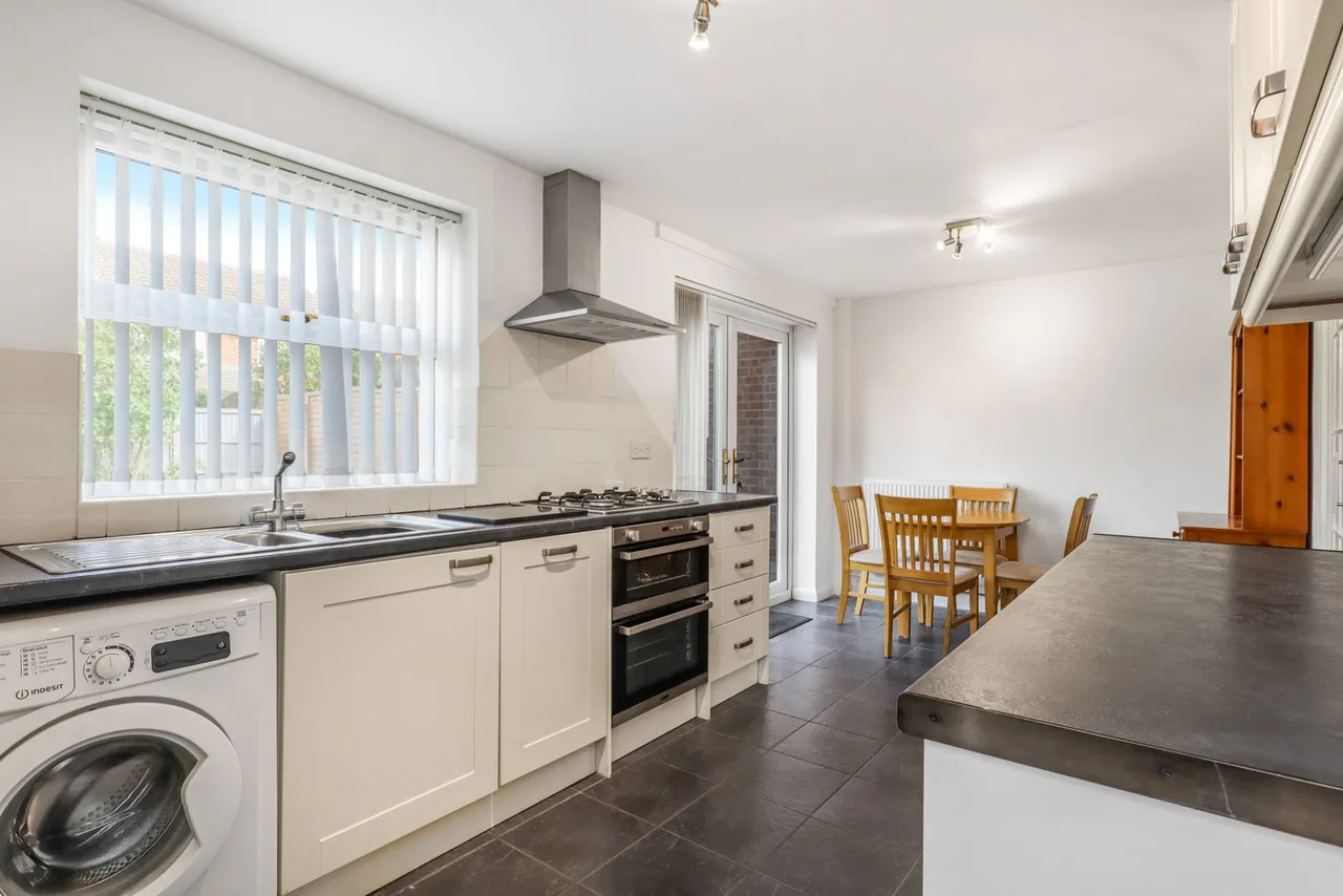 Trevelyan Crescent, Stratford-upon-Avon, CV37, photo 2
